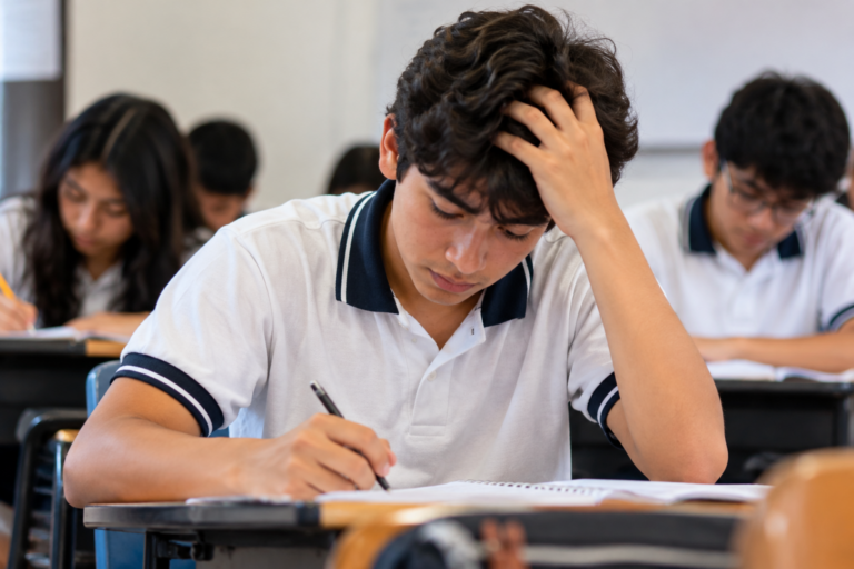 ESCUELAS QUIEREN VOLVER A REPROBAR A ALUMNOS QUE NO APRENDIERON LO MÍNIMO ESTÁS DE ACUERDO?